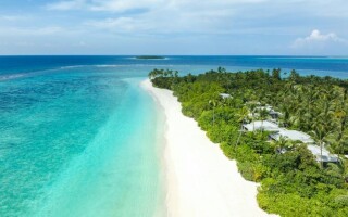 На Мальдивах открывается новый курортный отель с бассейном и виллами
