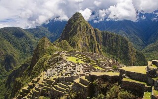 Мачу-Пикчу временно закрыли для туристов из-за массовых протестов в Перу