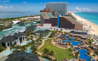 Власти не хотят закрывать Канкун и другие популярные курорты на карантин