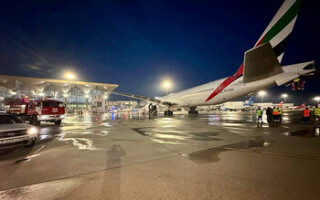 Самолёт Emirates загорелся в аэропорту Петербурга