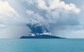 В Тихом океане произошло извержение подводного вулкана (ВИДЕО)