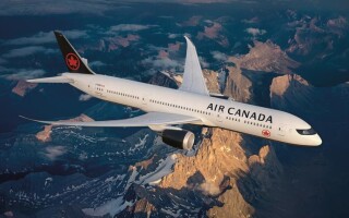 Пассажиры потребовали от Air Canada компенсацию 5 000 долларов