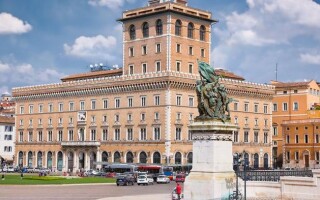Турист неудачно приземлил беспилотник на крышу исторического здания в Риме