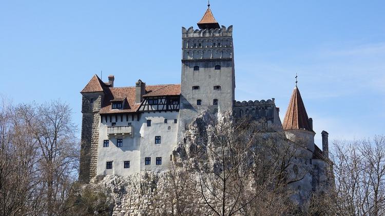 Замок Дракулы в Румынии предлагает бесплатные прививки для гостей