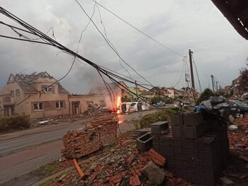 На Чехию обвалился торнадо: пострадали 300 человек, разрушены четыре села (ВИДЕО)