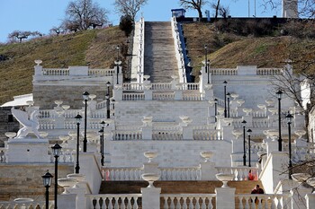 В Керчи арестованы вандалы, повредившие реконструированную Митридатскую лестницу 