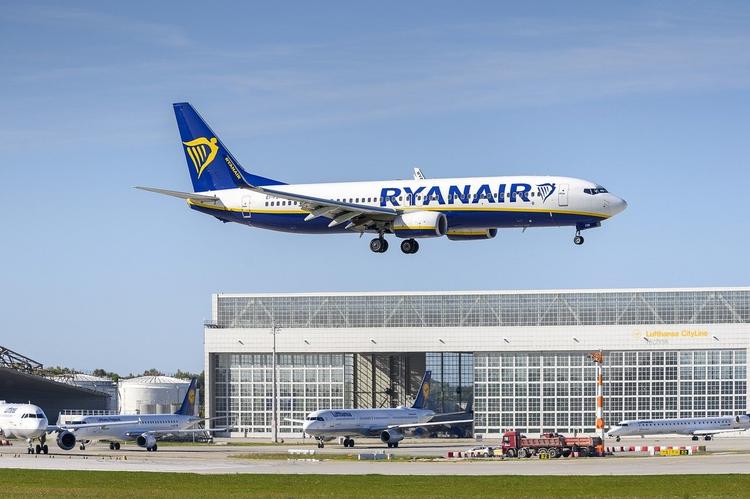 Пассажиры Ryanair улетели в другую страну и оказались в безнадежном положении