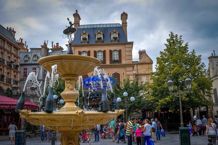 Парижский Диснейленд объявил о новых правилах для семей с детками, посещающих парк