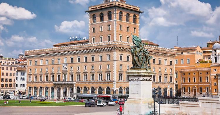 Турист безуспешно приземлил беспилотник на крышу исторического строения в Риме