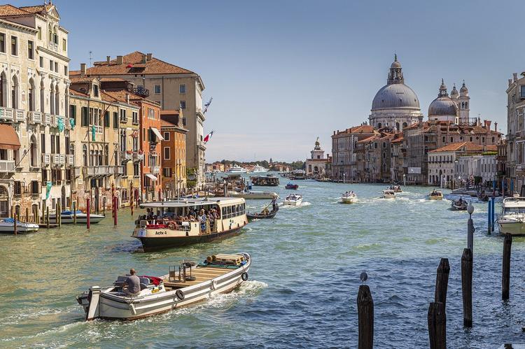 Венеция откладывает введение туристского налога до 2023 года