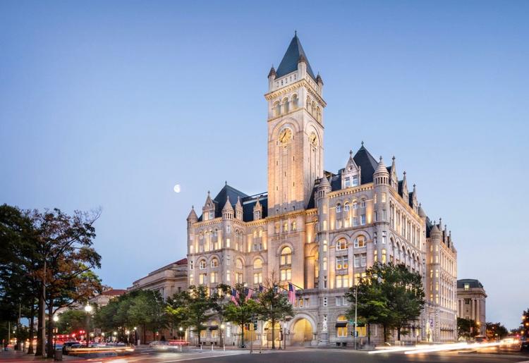Прошлый отель Trump International в Вашингтоне открылся как роскошный Waldorf Astoria