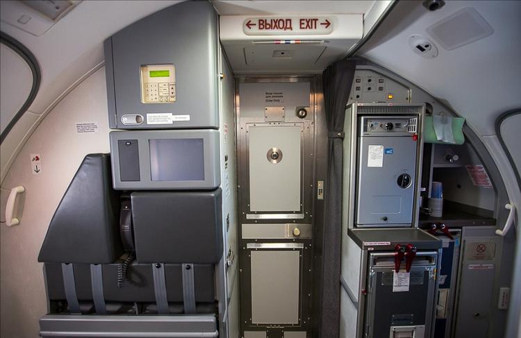  В самолетах установят вторую «дверь», чтоб защитить кабину пилотов