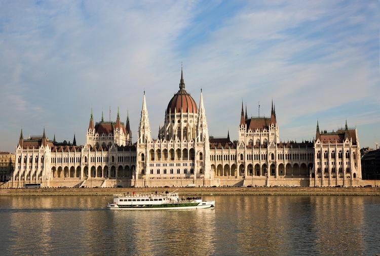 Венгрия продолжит выдавать визы россиянам невзирая на санкции ЕС