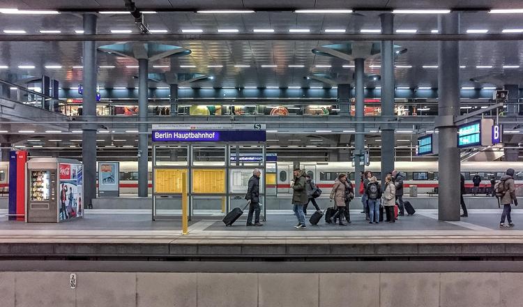 Берлин продлил действие одного проездного билета за 29 евро