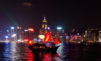 Гонконг раздаст туристам 500 000 бесплатных авиабилетов