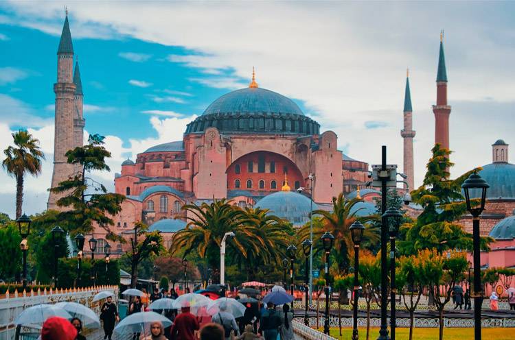 В Стамбуле ввели билетную систему в мечети Айя-София