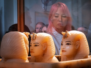В Египте французская туристка попала в кутузку из-за сувенирной статуэтки 
